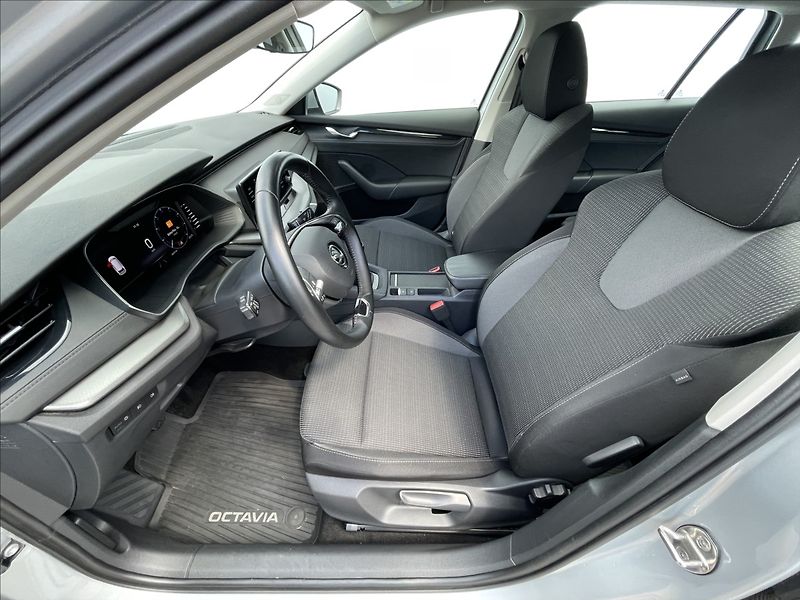 Škoda Octavia 2,0 TDI Combi Ambition Plus - fotka 4 z 23