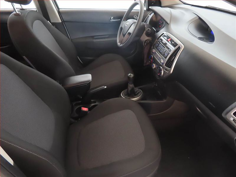 Hyundai i20 (2013) 1.2, Serv.kniha - fotka 9 z 13