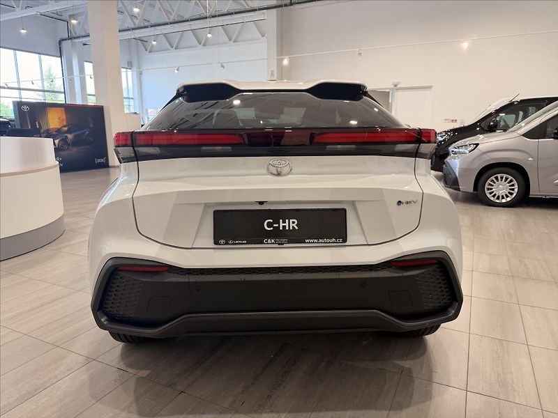 Toyota C-HR 1,8 Style  Hybrid (140k) - fotka 3 z 12
