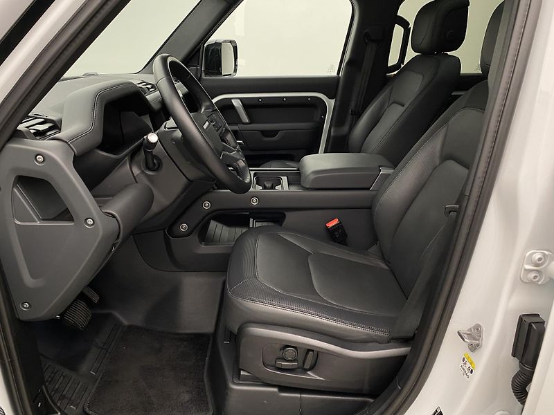 Land Rover Defender 110 D300 X-DYNAMIC HSE AWD AUT - fotka 3 z 49