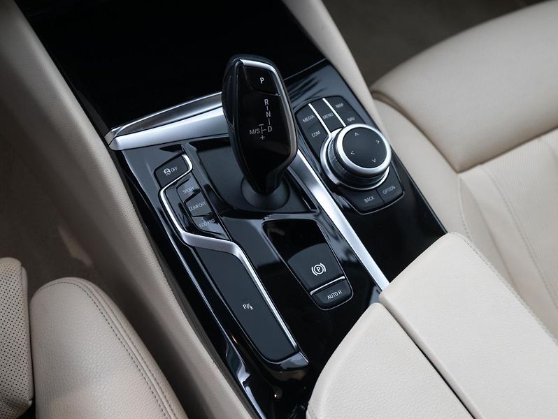 BMW Řada 5 540i xDrive Touring - fotka 15 z 22