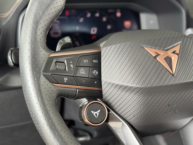 Cupra Formentor 2,0TSI VZ 333*4x4*KeyLess*Tažn - fotka 28 z 41