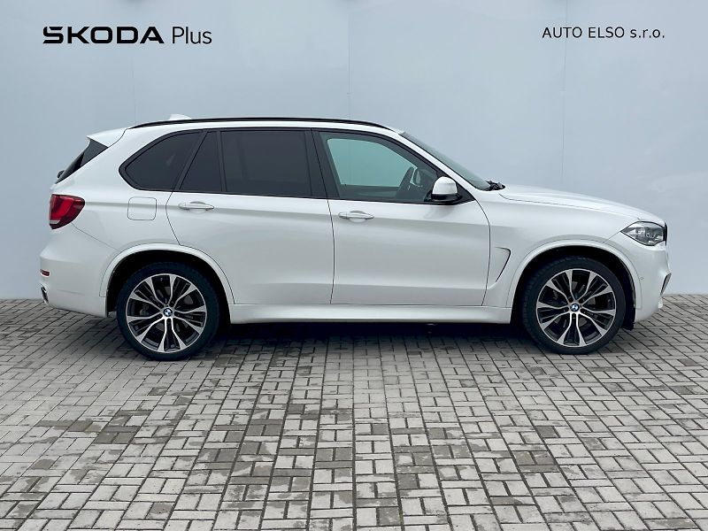 BMW X5 (2017) 3.0 / 230 kW xDrive 40d M-Pake - fotka 29 z 30
