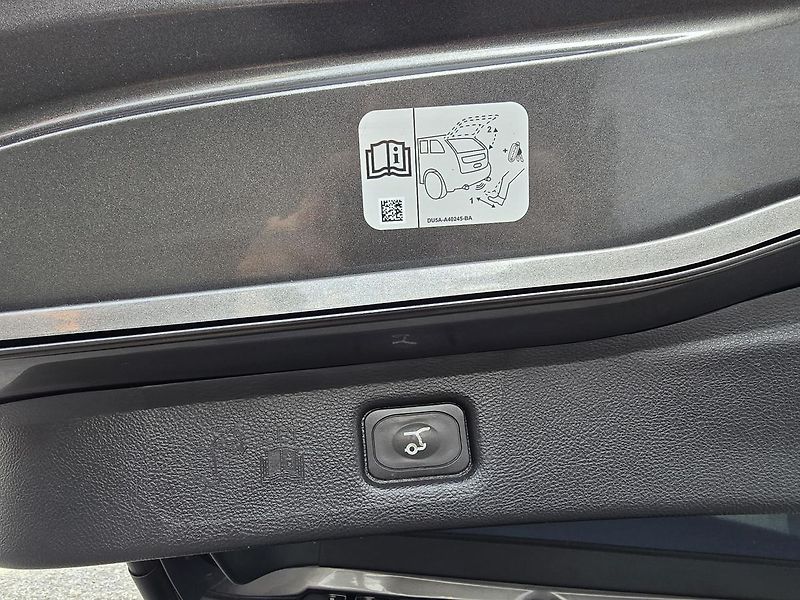 Ford S-MAX TITANIUM 2.0 132kW LED + NAVI - fotka 42 z 42