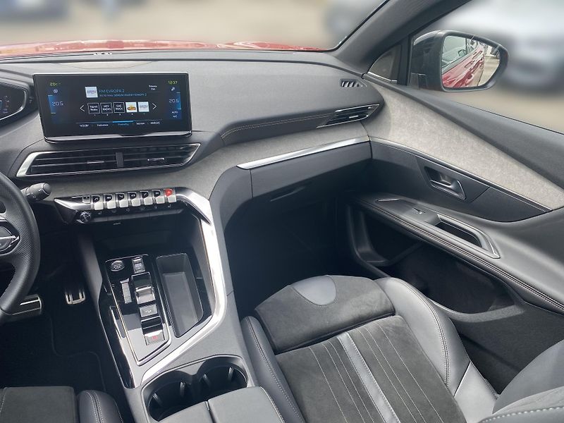 Peugeot 3008 GT HYBRIDe-EAT8 4x4 - fotka 11 z 27