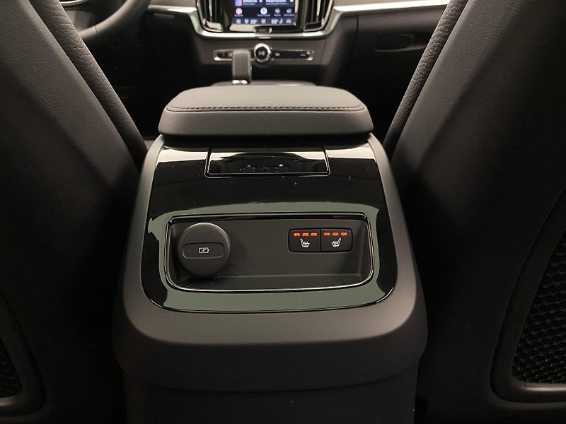 Volvo V90 T8 AWD RECHARGE DARK PLUS AUT - fotka 33 z 65