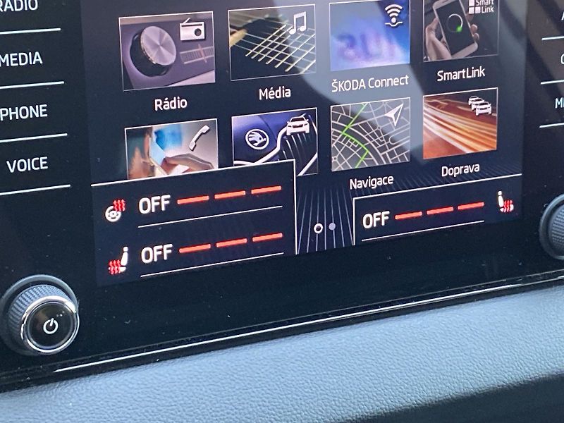 Škoda Karoq (2018) 1.6 TDI DSG Style + - fotka 16 z 32