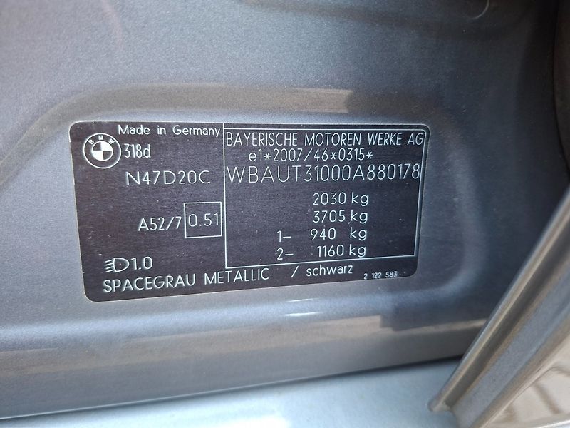 BMW Řada 3 (2010) 320d 105kW 6MAN -NAVI-SENZORY - fotka 33 z 40