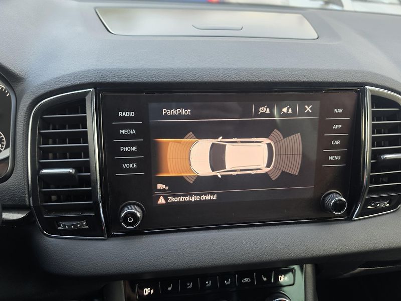 Škoda Karoq 1.5 TSI Navi Kamera TZ DSG  - fotka 26 z 27