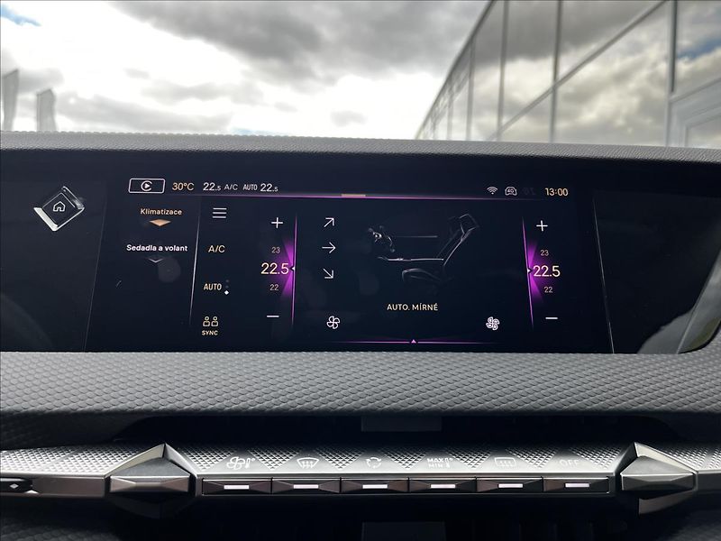 DS Automobiles DS4 1,5 BlueHDi 130k Trocadero  Ds - fotka 18 z 26