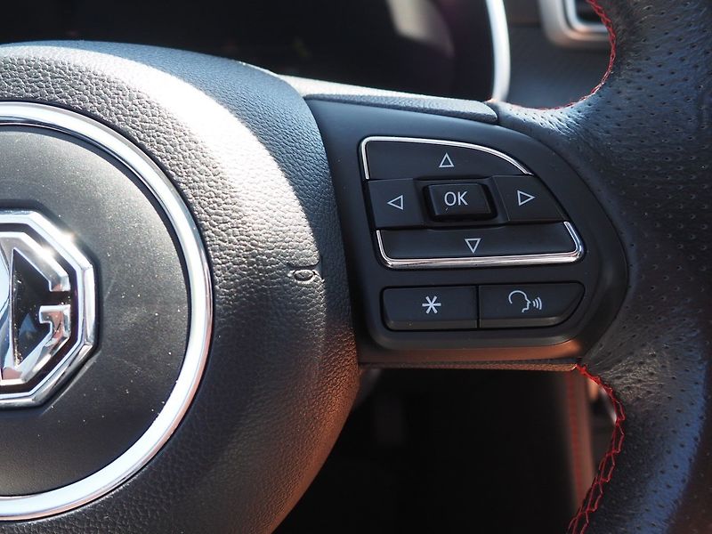 MG ZS (2023) 1.0T 82kW Elegance 1.Maj, Pano - fotka 23 z 37