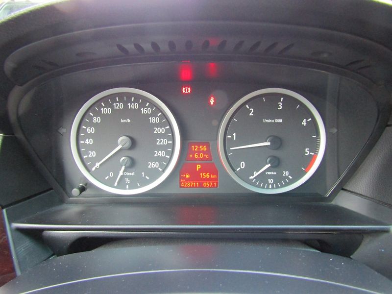 BMW Řada 5 (2006) 3.0D X-DRIVE 170kW - fotka 29 z 38