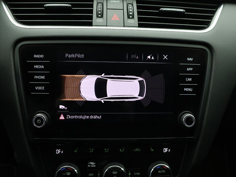 Škoda Octavia 2,0 TDI Style LED Kessy CZ - fotka 17 z 26