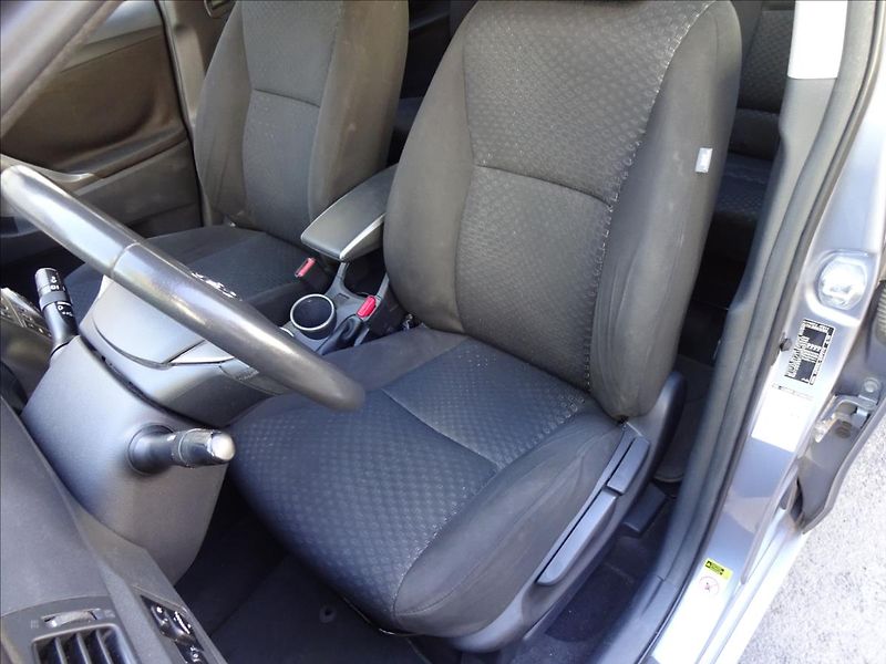 Toyota Verso 2.0 D-4D 7.MÍST - fotka 17 z 47