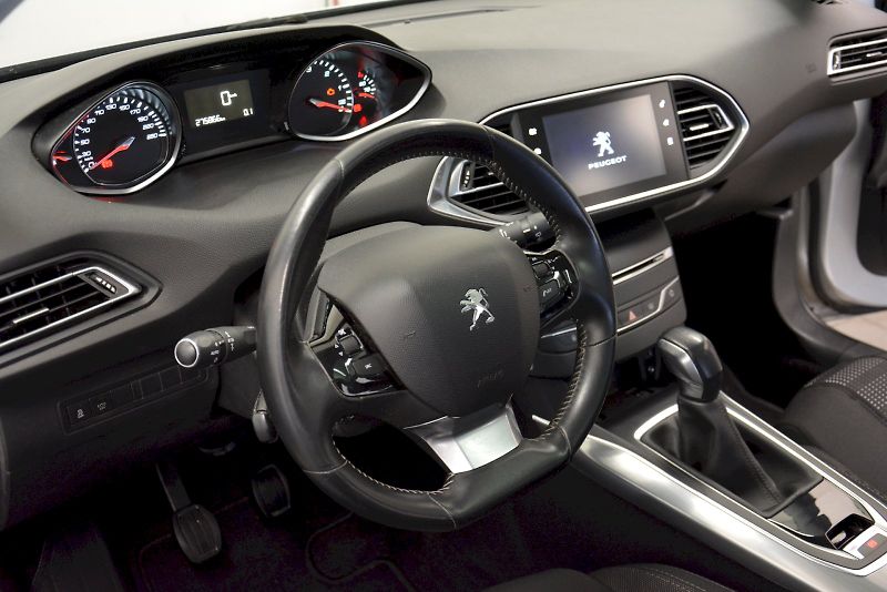 Peugeot 308 (2016) SW 1.6 HDI 73 kW ALLURE - prav - fotka 13 z 27