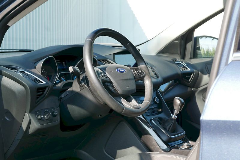 Ford Kuga (2019) 2.0 TDI 110kW M6° Titanium Plu - fotka 24 z 33