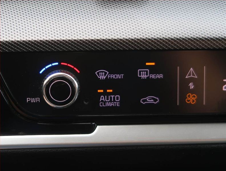 Kia Sportage (2023) 1.6 T-GDI MHEV - fotka 19 z 30