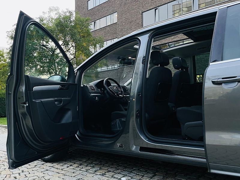 Volkswagen Sharan 2.0TDI MAN 7MÍST TAŽNÉ KAMERA - fotka 23 z 46