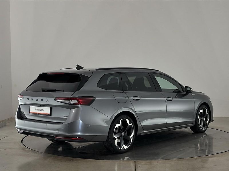 Škoda Superb Sportline,nez.top. - fotka 2 z 31