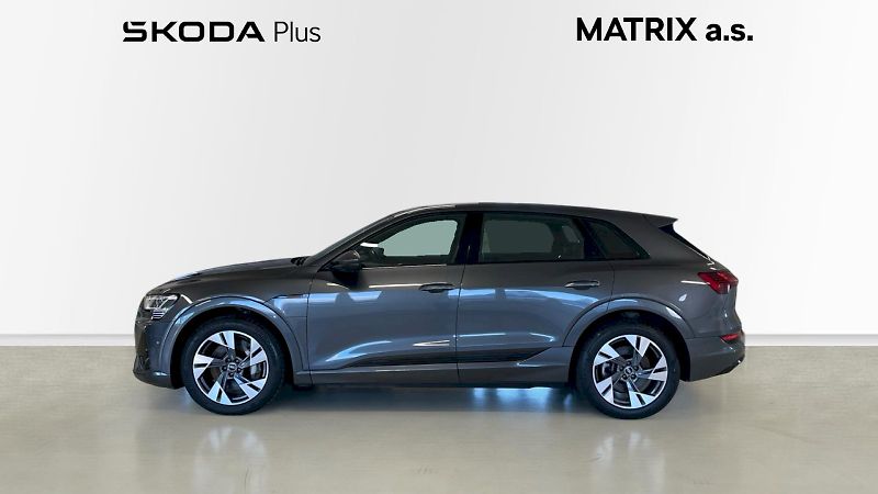 Audi e-tron (2022) S line quattro 55 electric 300 - fotka 3 z 32