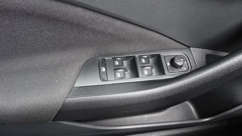 Škoda Scala 1.0TSi /CEBIA/+nová sada kol - fotka 14 z 16