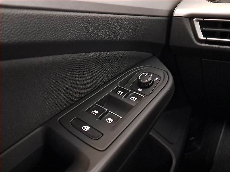 Volkswagen Golf (2021) 2.0 TDI, Navi, Tempomat - fotka 14 z 16