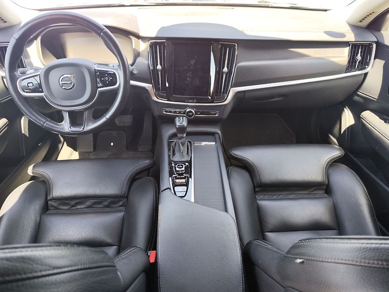 Volvo V90 D4 2.0/140kW Cross Country Mom - fotka 15 z 33