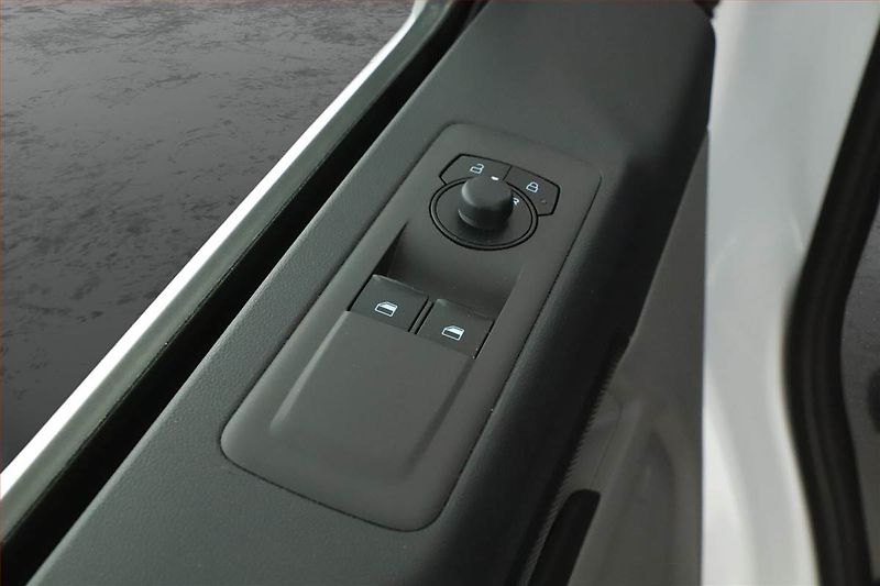 Ford Transit Custom (2024) 2.0 EcoBlue - fotka 15 z 15