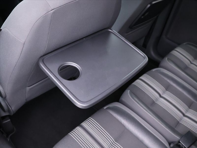 Volkswagen Touran 1,2 TSI Match 7-Míst Serv.knih - fotka 28 z 35