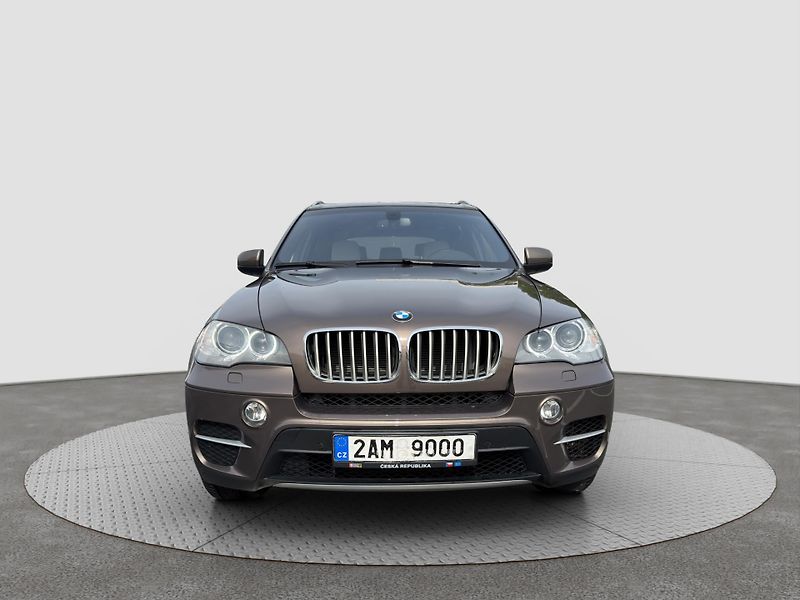 BMW X5 (2010) - fotka 2 z 28