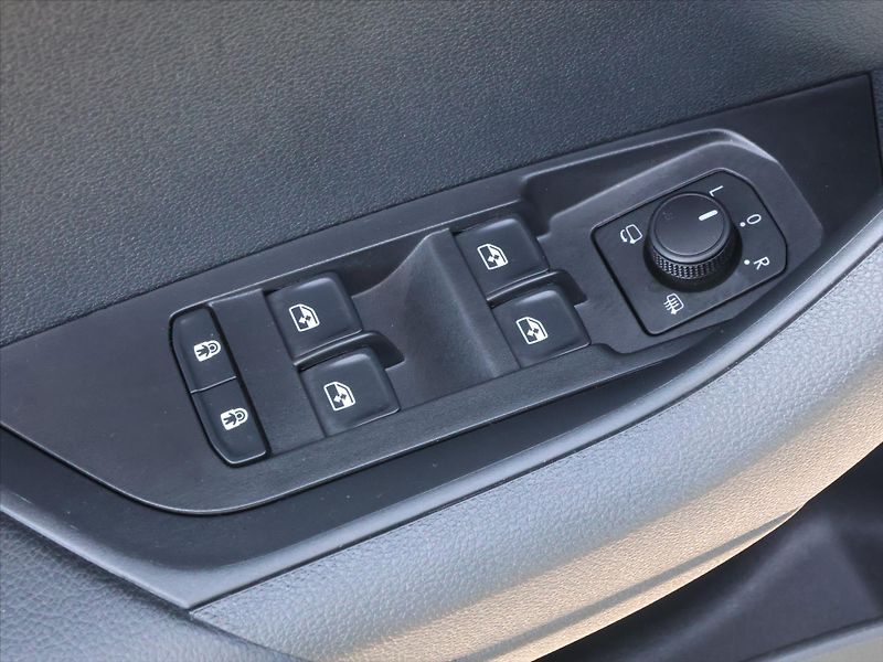 Škoda Karoq 2,0 2.0 TDI Sportline 4x4 DSG - fotka 19 z 35