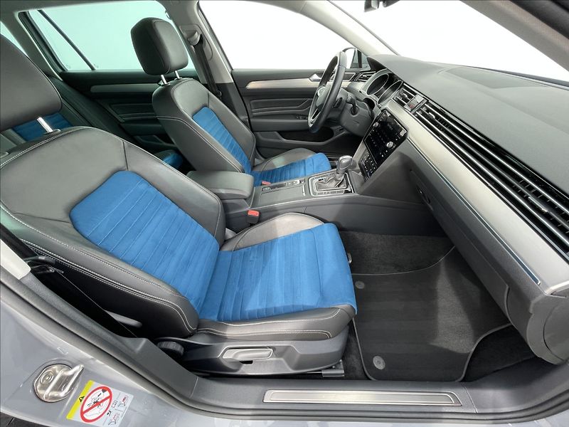 Volkswagen Passat Variant 1,5 TSI DSG Elegance ACC - fotka 17 z 23