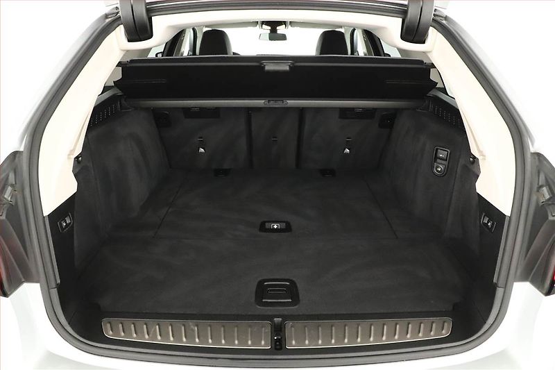 BMW Řada 5 (2021) 520d xDrive - fotka 19 z 21
