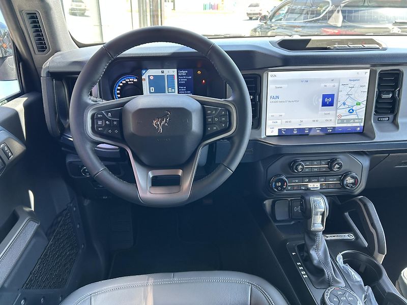 Ford Bronco 2.7 EcoBoost 246kW OUTER BANKS - fotka 13 z 36