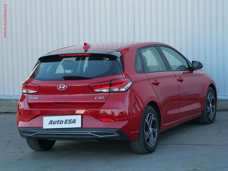 Hyundai i30 (2022) 1.0 T-GDi, ČR, Comfort - fotka 4 z 21