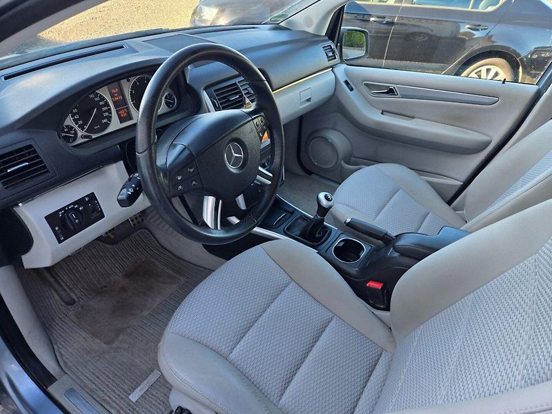 Mercedes-Benz Třídy B (2010) 1.6 i 53tis.km, TOP STAV - fotka 11 z 32