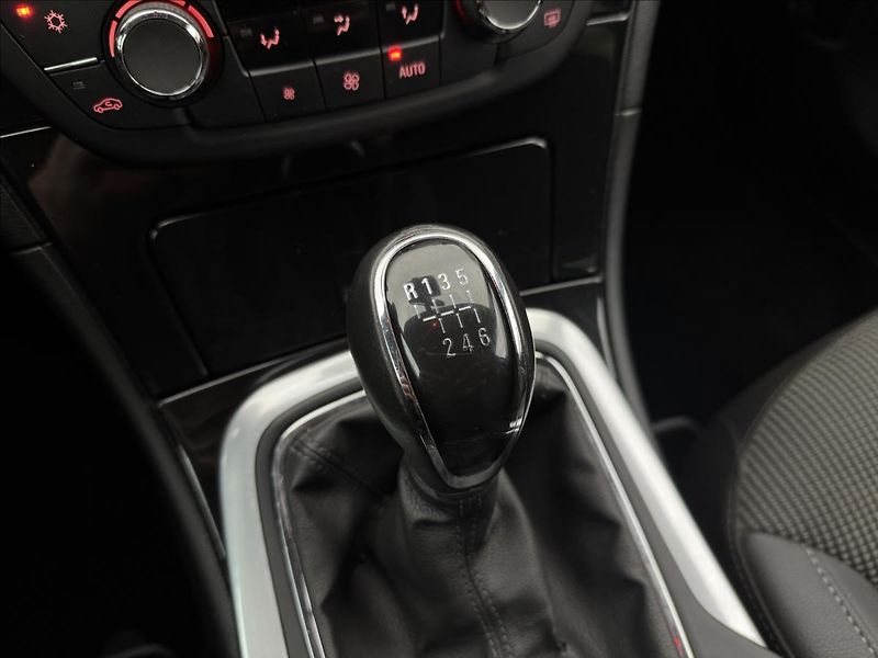 Opel Insignia 2,0 CDTi LED VÝHŘEV 2XKOLA ČR - fotka 19 z 33