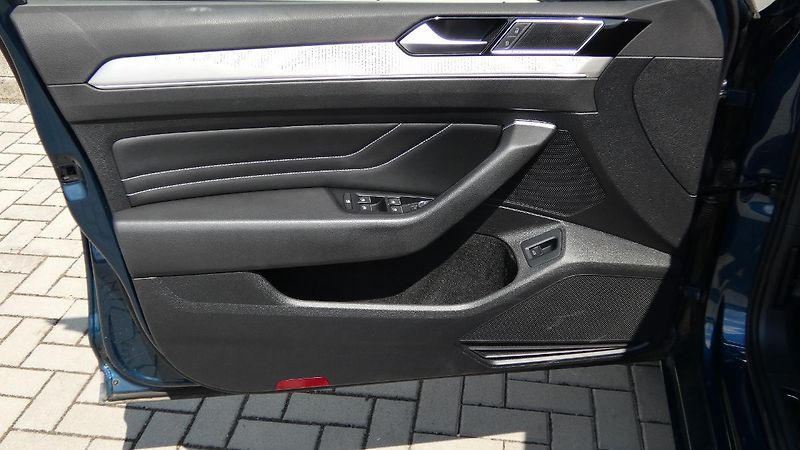 Volkswagen Passat 2.0 TDI 147kW BMT 4MOT DSG Ele - fotka 8 z 22