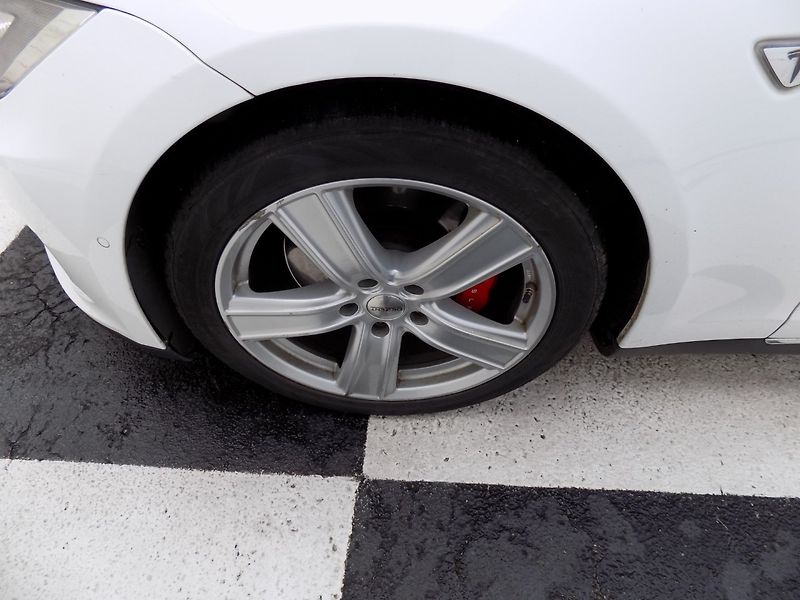 Tesla Model S (2015) 90D/1.Maj.ČR/Ludicrous/762PS/ - fotka 38 z 39