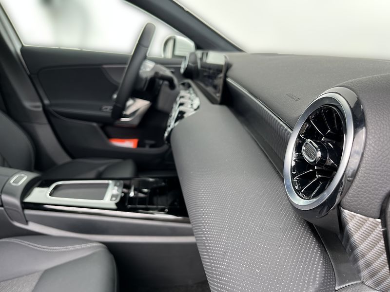 Mercedes-Benz Třídy A A-Třída 180 Progressive Editio - fotka 18 z 20