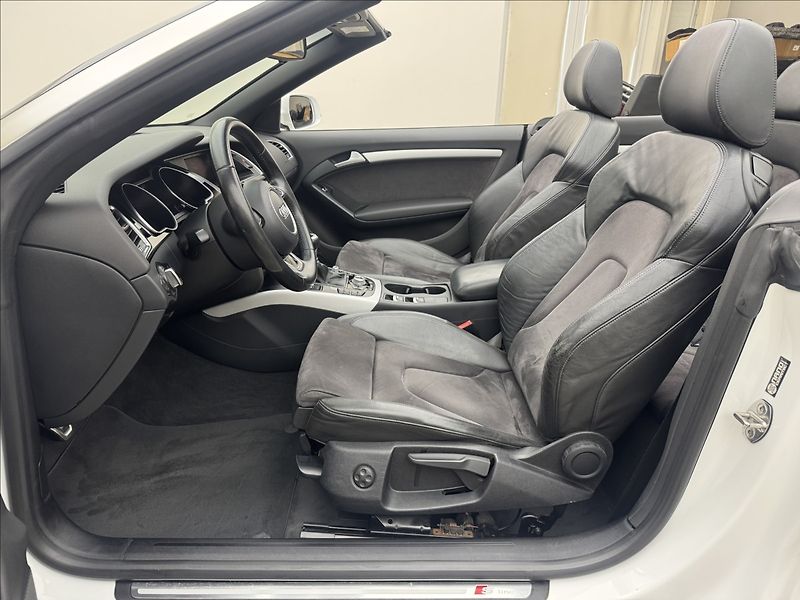Audi A5 2,0 140kW S-LINE 4X4 VÝHŘEV TZ - fotka 38 z 50