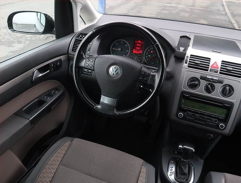 Volkswagen Touran (2008) Cross 2.0 TDI, Automat - fotka 7 z 19