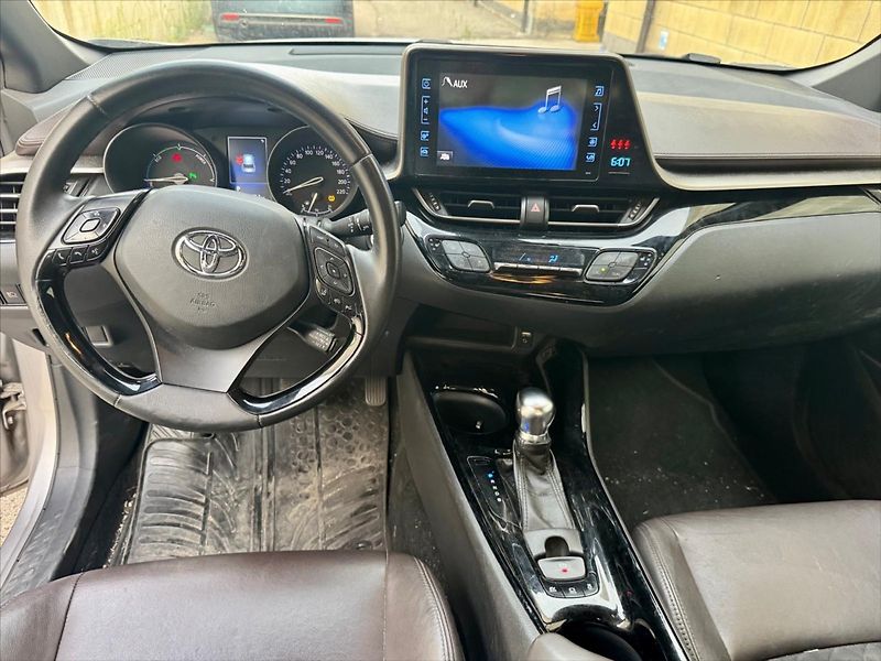 Toyota C-HR 1,8 i 72kw Hybrid e-CVT - fotka 13 z 29