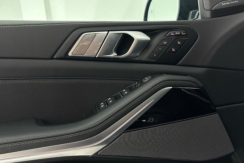 BMW X7 xDrive40d - fotka 14 z 24