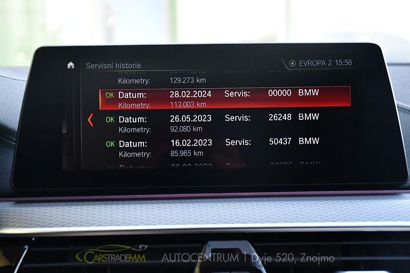 BMW Řada 5 520d xD M-SPORT HEAD-UP PANORA - fotka 41 z 58
