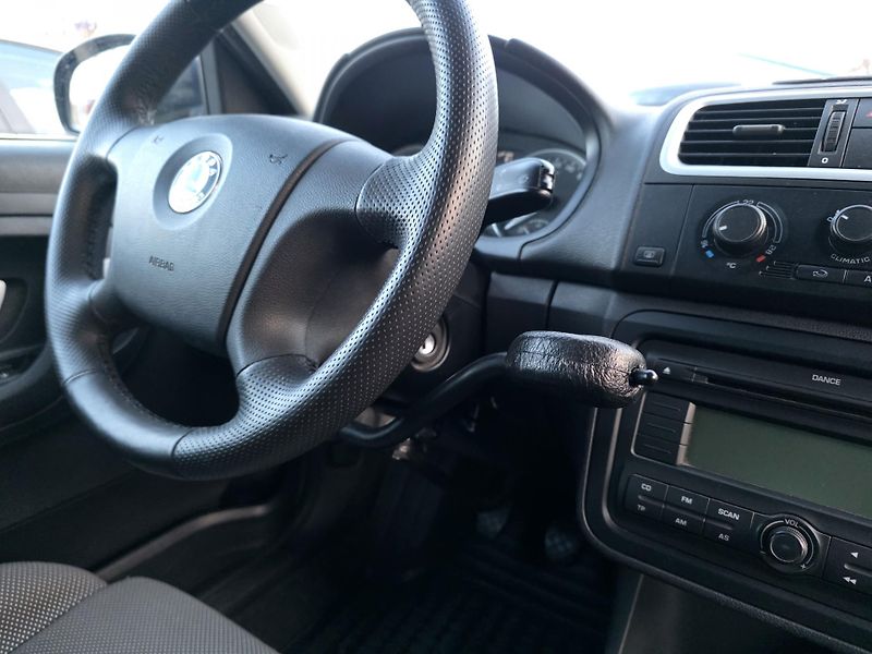 Škoda Fabia II.1.4 16V invalidní úprava TZ - fotka 22 z 35