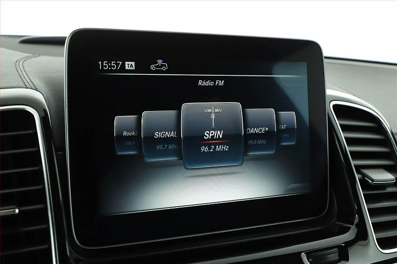 Mercedes-Benz GLS (2017) 500 4MATIC - fotka 10 z 21