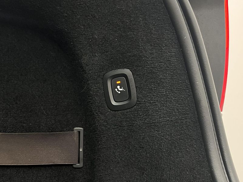 Volvo V90 CC D5 AWD PRO CZ 1. maj. - fotka 42 z 44