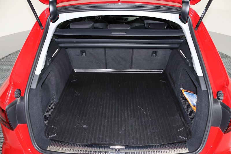 Audi A4 Avant Sline 35 TDI Stronic - fotka 12 z 24
