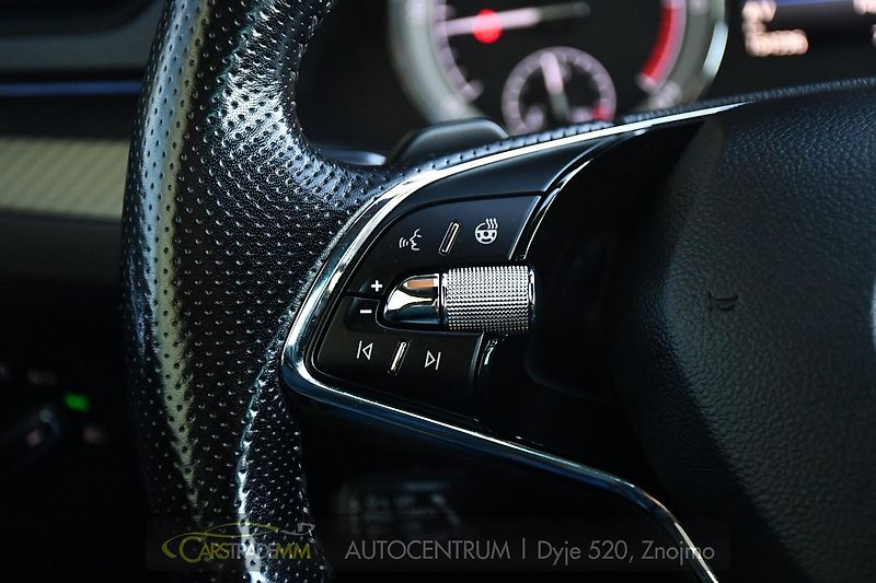 Škoda Superb 2,0TDI SPORTLINE DSG ČR 1.MAJ  - fotka 27 z 56